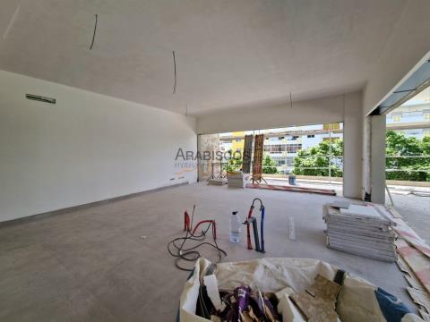 Apartament T2 - Swimming pool - Large balcony - Storage room - 2 parking spaces - Portimão - Algarve