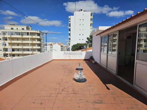 Casa Piso - 4 habitaciones - Balcones - Terraza - Box - Portimão