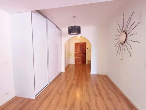 2+1 bedroom apartment like new, in Alto do Forno!