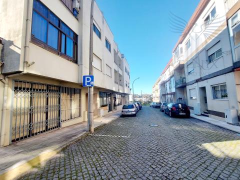 Loja para venda em Ferreiros, Braga. Zona central e com todos os serviços nas proximidades.