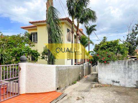 Casa unifamiliar T3, en proceso de renovación completa en Caniçal - 245.000,00 €