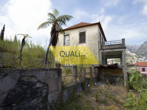  Farmhouse in need of renovation with land in Funchal - €1.350.000,00