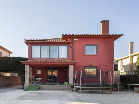 5 bedroom villa in a premium area in Foz.