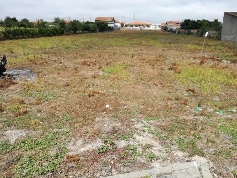 Plot of Land of a front with 14.40m, totaling 588.75m2 of area.