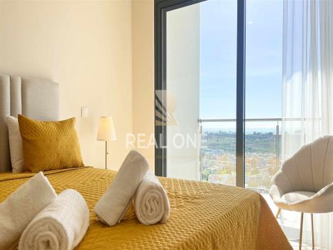 Apartamento de 1+1 dormitorios con vistas al mar y al puerto deportivo