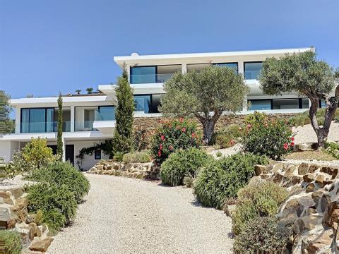 5 bedroom villa for sale in Monte Rei golf