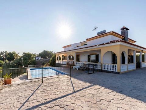 FANTASTIC VILLA FOR SALE WITH POOL AND GARDEN
