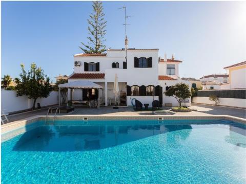 Detached house with 5 bedrooms, with swimming pool