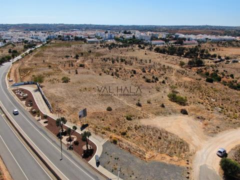 Land in the center of Lagoa (Algarve) with construction feasibility