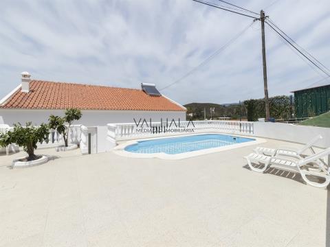 Moradia T4 isolada, completamente renovada, com piscina, no Rasmalho, Portimão
