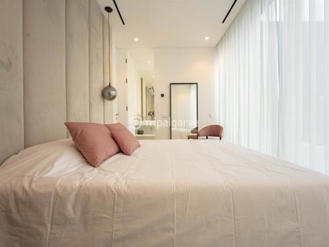 Modern 5 Bedroom Villa with Private Pool in Exclusive Condominium of Vilamoura