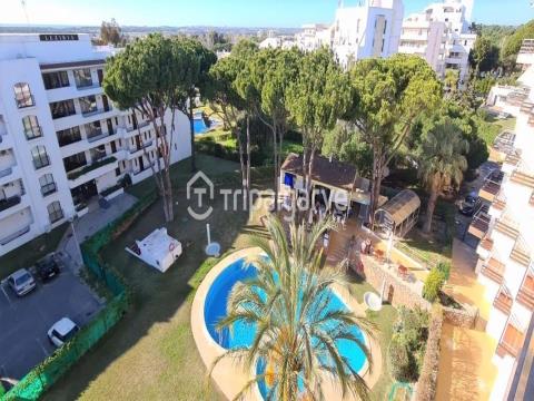 Apartment in Vilamoura with Panoramic Views, Pool, Amenities and Beach Access in Proximidad