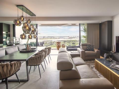 Luxuosa Penthouse T3+1 no último piso em Portimão com vista para a Marina e jacuzzi privado