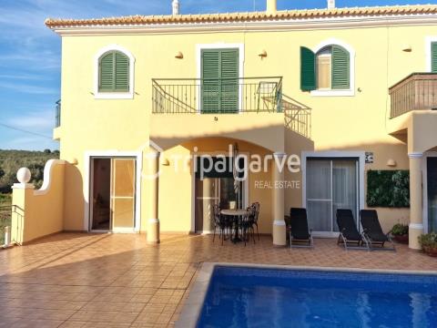 3 bedroom villa in gated community with swimming pool in Boliqueime.