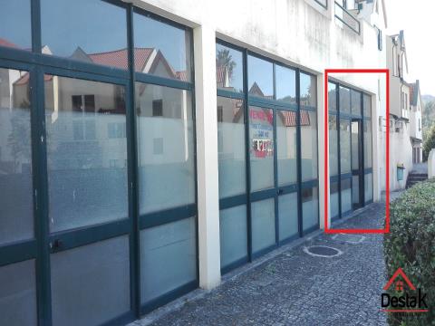 Shop being completed for sale! Located in the urbanization Solares do Vouga.