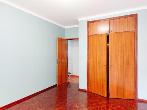 Apartamento T3, com garagem, localizado na Urbanização da Quinta da Silvã, Torres  Novas