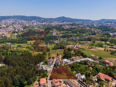 Land with construction capacity 8 villas w / 4.000m2 - Braga