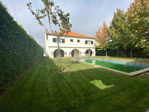 Imposing family home that can function as a Guest House only 6km from the Center of Vila Real