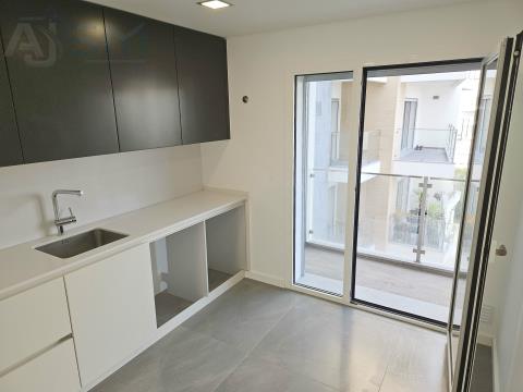 Brand new 2 bedroom apartment with excellent finishes, balcony and garage for two cars