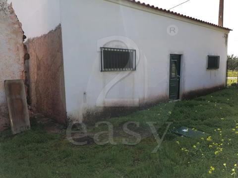 Casa w / 7 divisiones para remodelación, Terreno 4440m2, Altura, Algarve