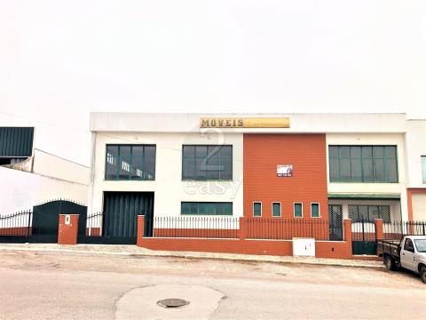 Commercial Space with 2 floors, on a plot of 750m2, Z. I. de Borba