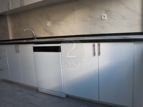 T3 Fully refurbished with equipped kitchen