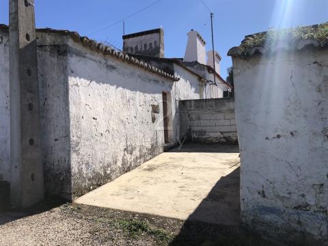House in Alentejo with backyard, to recover