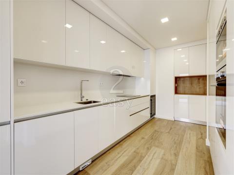 Spacious 3 bedroom apartment in Loures, with lots of natural light and quality finishes