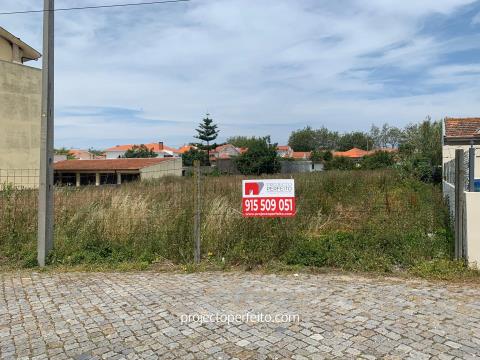 Lote de terreno para venda na Aguda, Vila Nova de Gaia, com área total de 1250 metros quadrados.