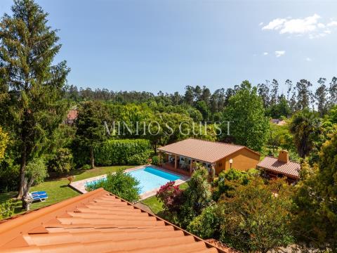 Casa do Monte - 4 bedroom Villa with Pool and Garden