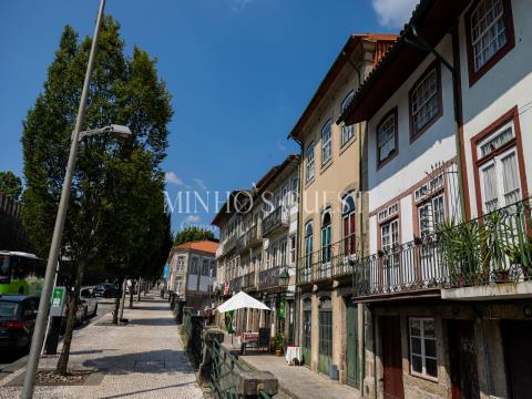 Building with 3 floors + 1 and Patio - Historical Center Guimarães