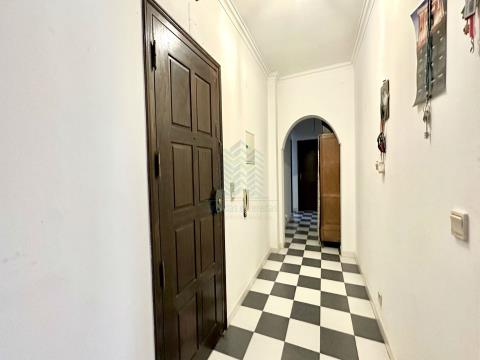 2 bedroom apartment, upper ground floor, with storage room and parking space, in Entroncamento
