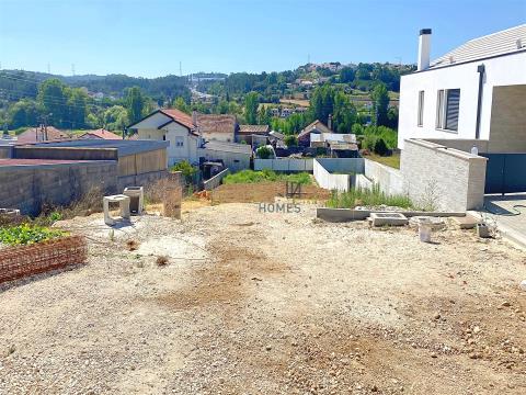 Urbanisierbares Rustikales Grundstück in Leiria