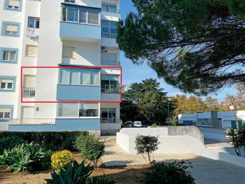 Apartamento T1 com garagem Box, Monte Estoril