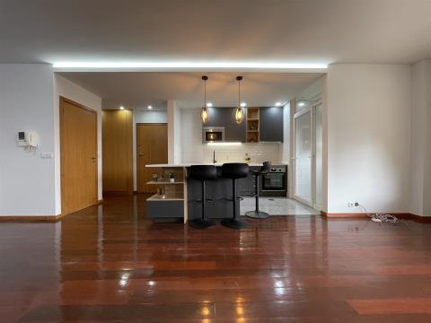 Apartamento T4 renovado com lugar de garagem na Cidade Jovem, Rio Tinto