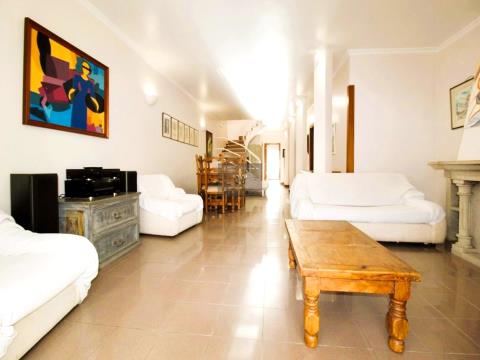Villa adosada de 3 dormitorios con piscina - Vilamoura