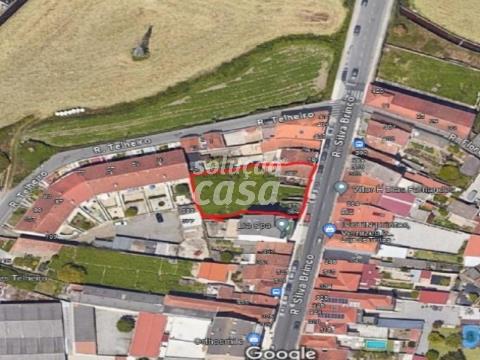 Terreno com 715m2 com Quatro Moradias a venda para demolição em São Mamede de Infesta.