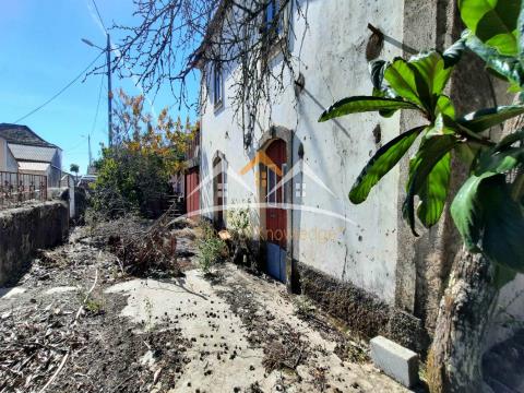 House to rehabilitate near Tomar and Ferreira do Zezere