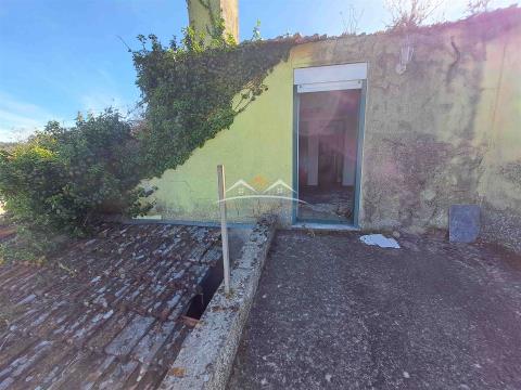 House with land in Ceras, Tomar